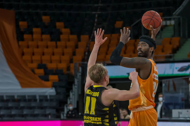 应和精准的 应和精准的