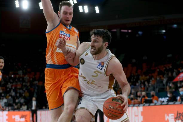 不同的建队 不同的建队